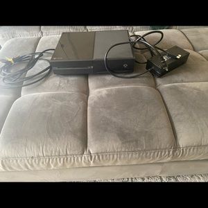 Xbox 1 +power cable and hdmi cables